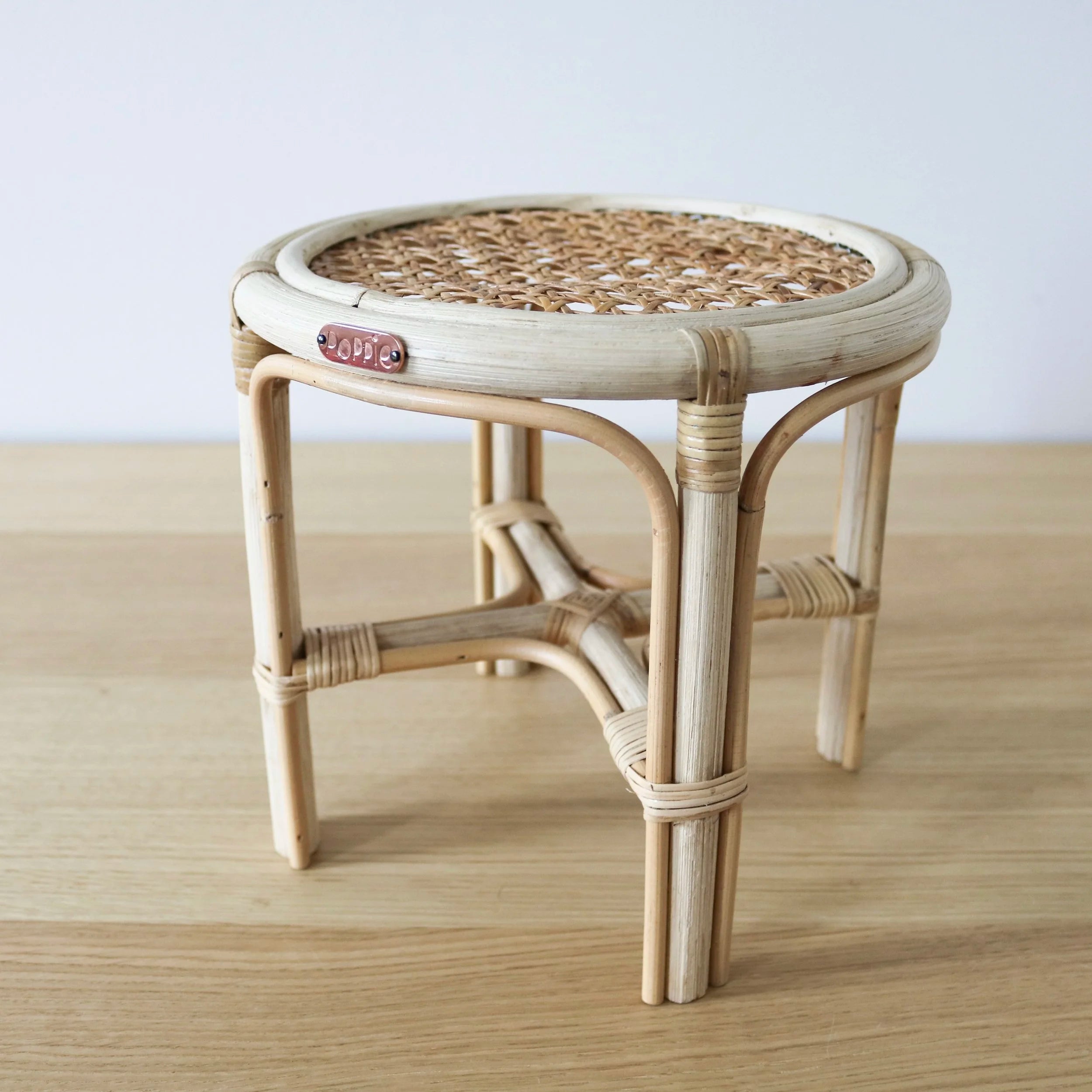 Mini table en rotin