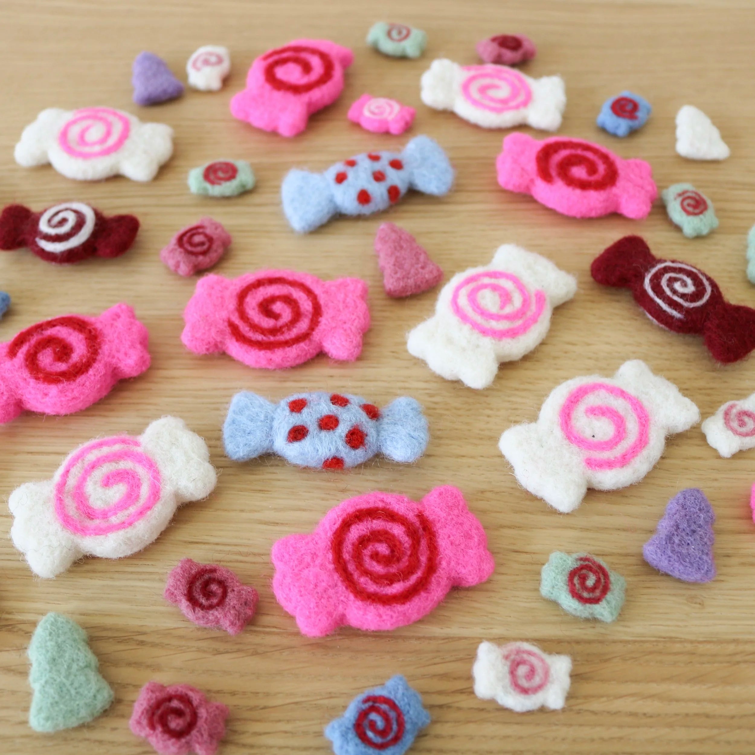 Pièces détachées pour bonbons et sapins (45 pièces)