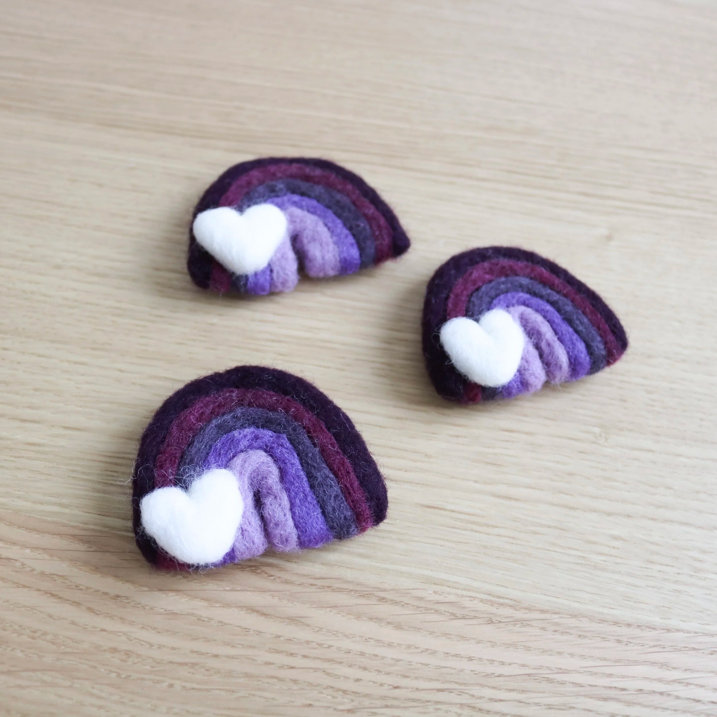 Arc-en-ciel violets avec cœurs (3 pièces) 