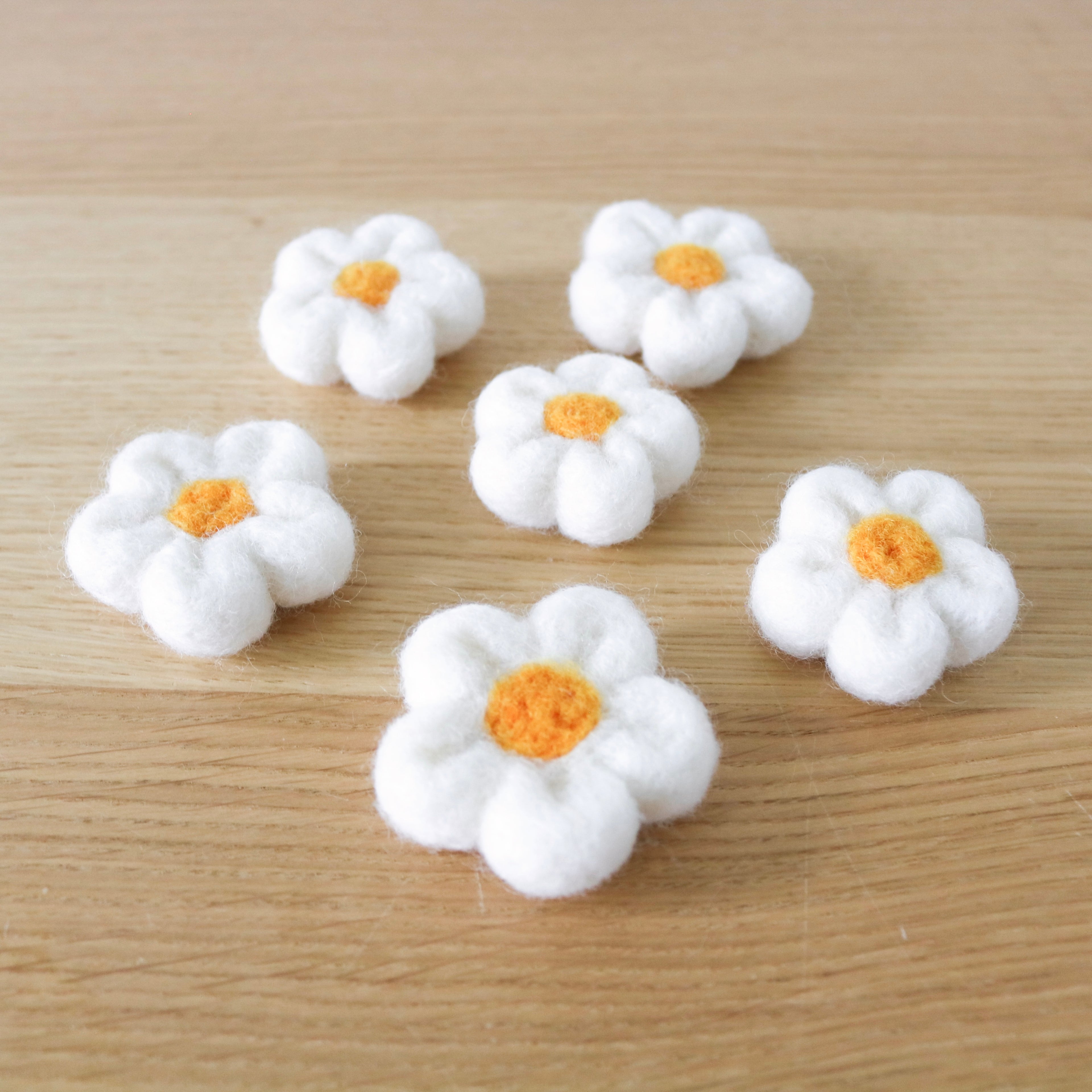 Felt Daisies (6 pcs.)