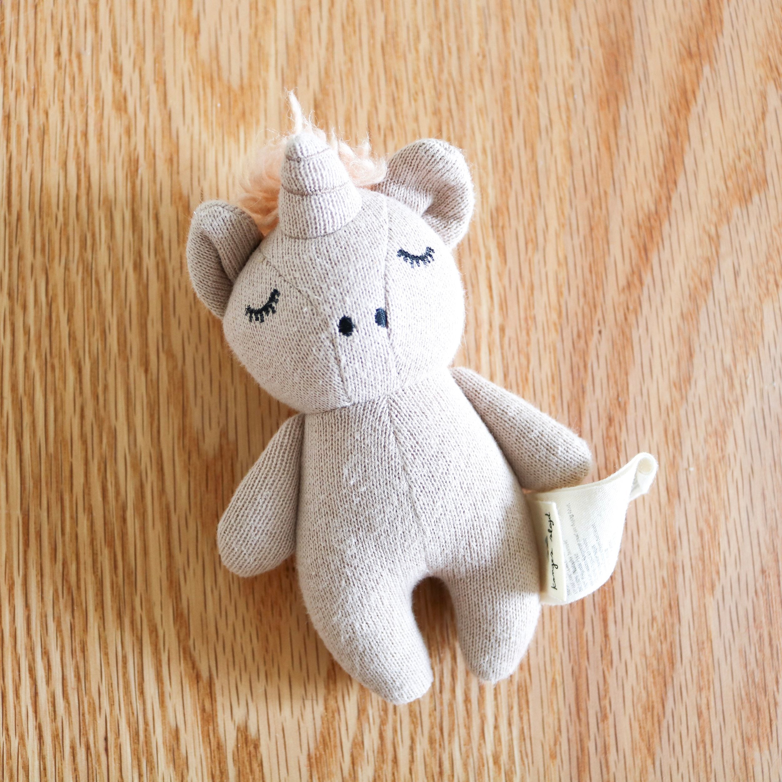 Hochet licorne en peluche