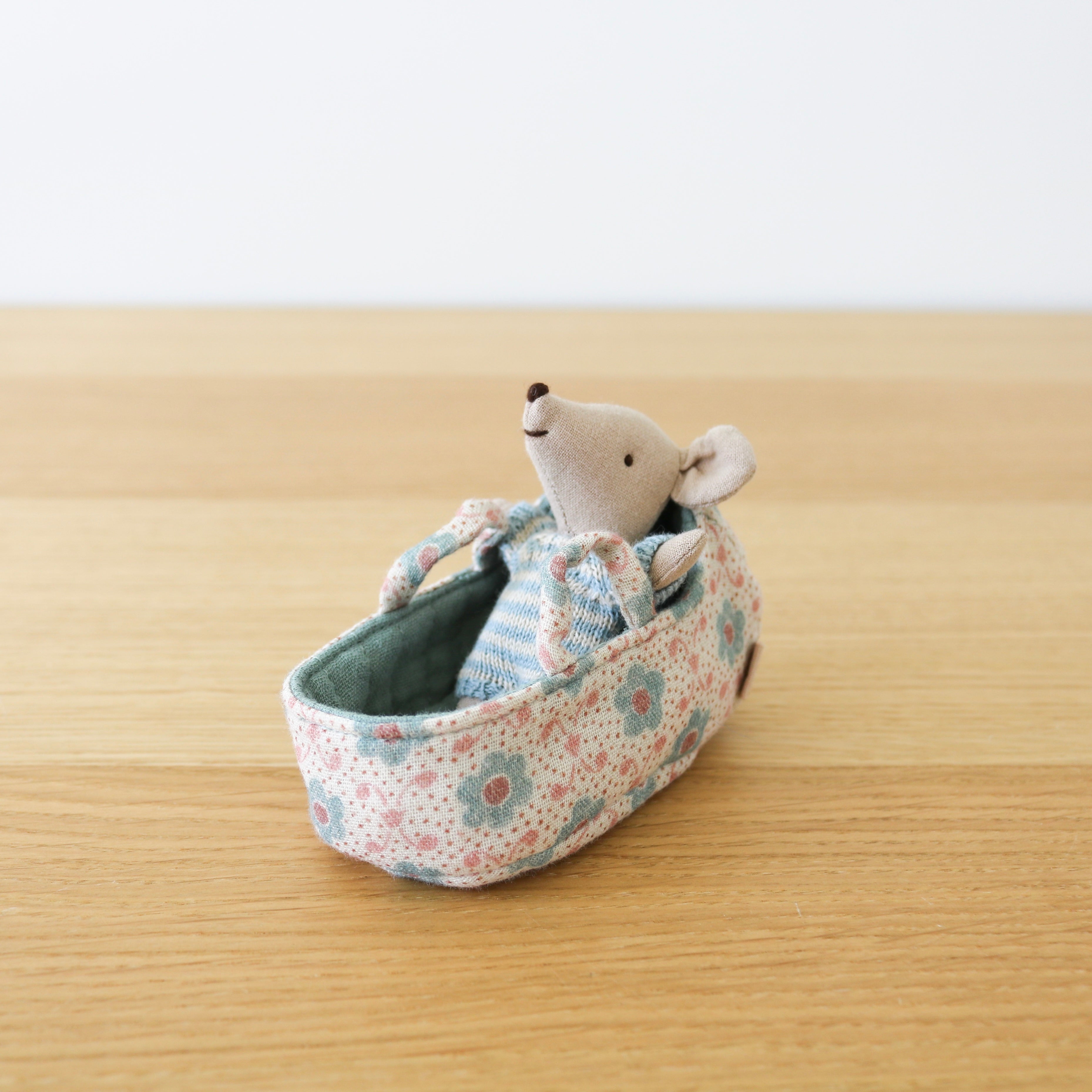 Baby Mouse in Carry Cot (Blue)