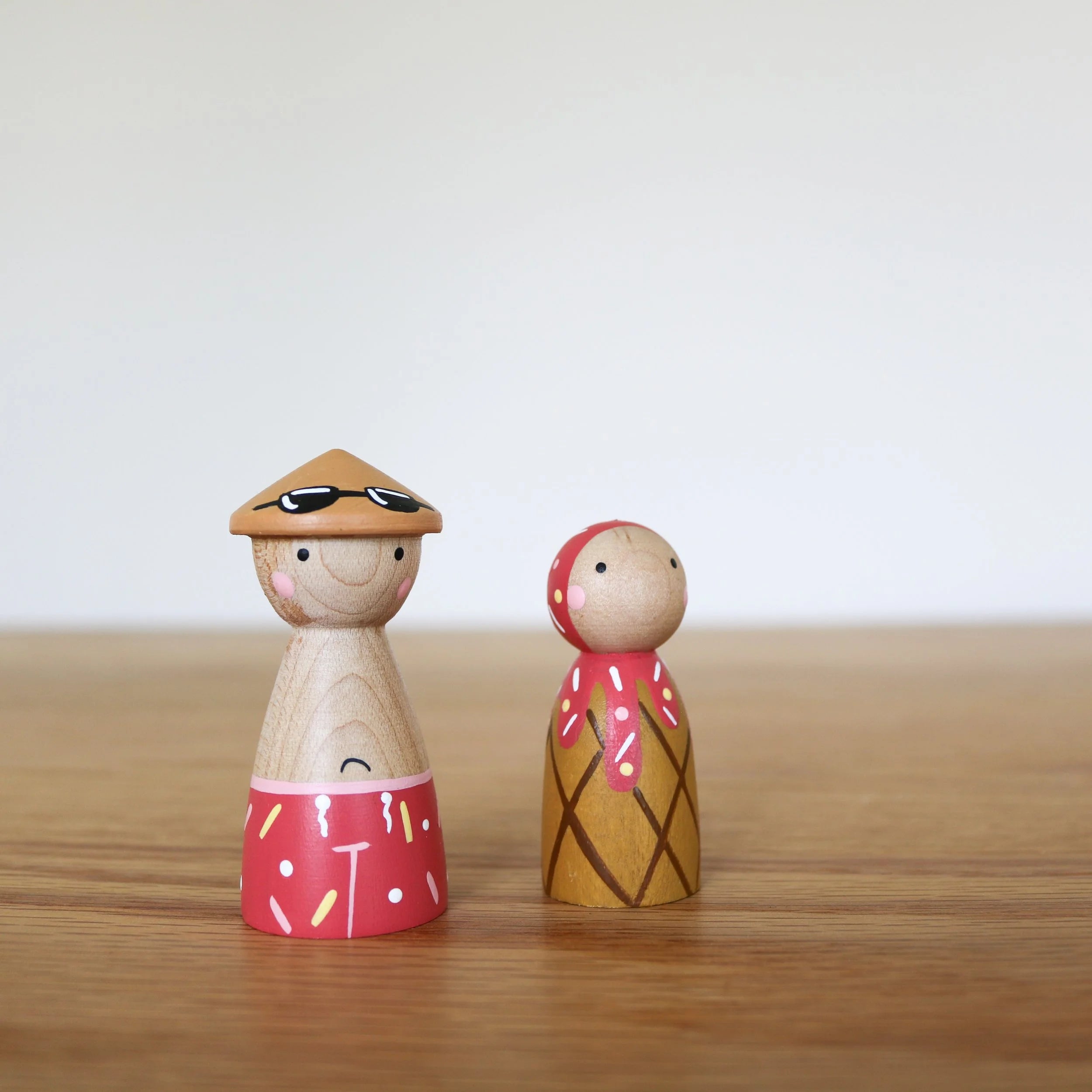 Poupées en bois en forme de glace (2 pièces)