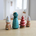 Dragon d'anniversaire, gnomes et arbre (4 pièces)