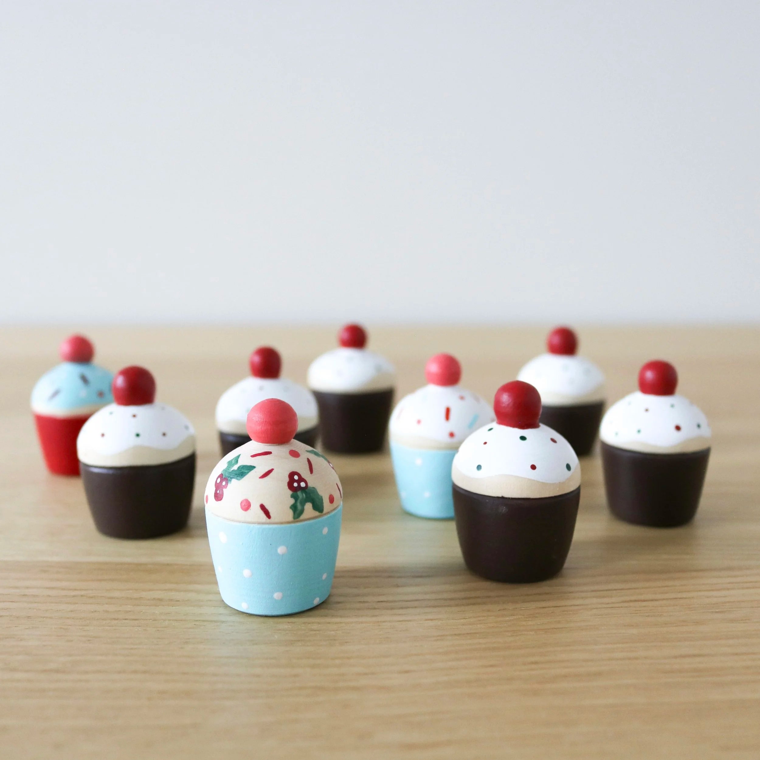 Holiday Cupcakes (9 pcs.)