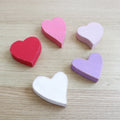 Cœurs en bois roses et violets (5 pièces)