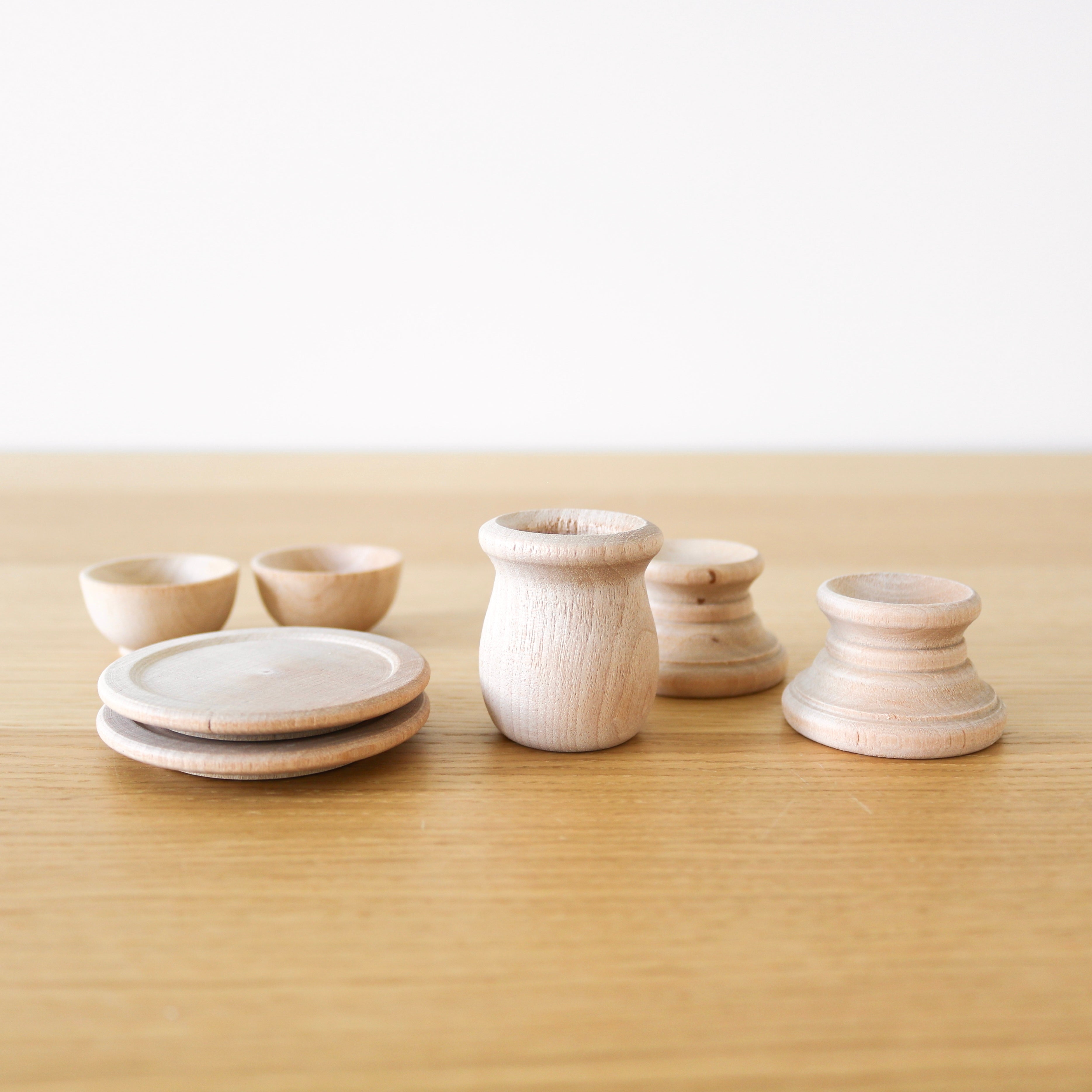 Wooden Dishes and Plates (7 pcs.)