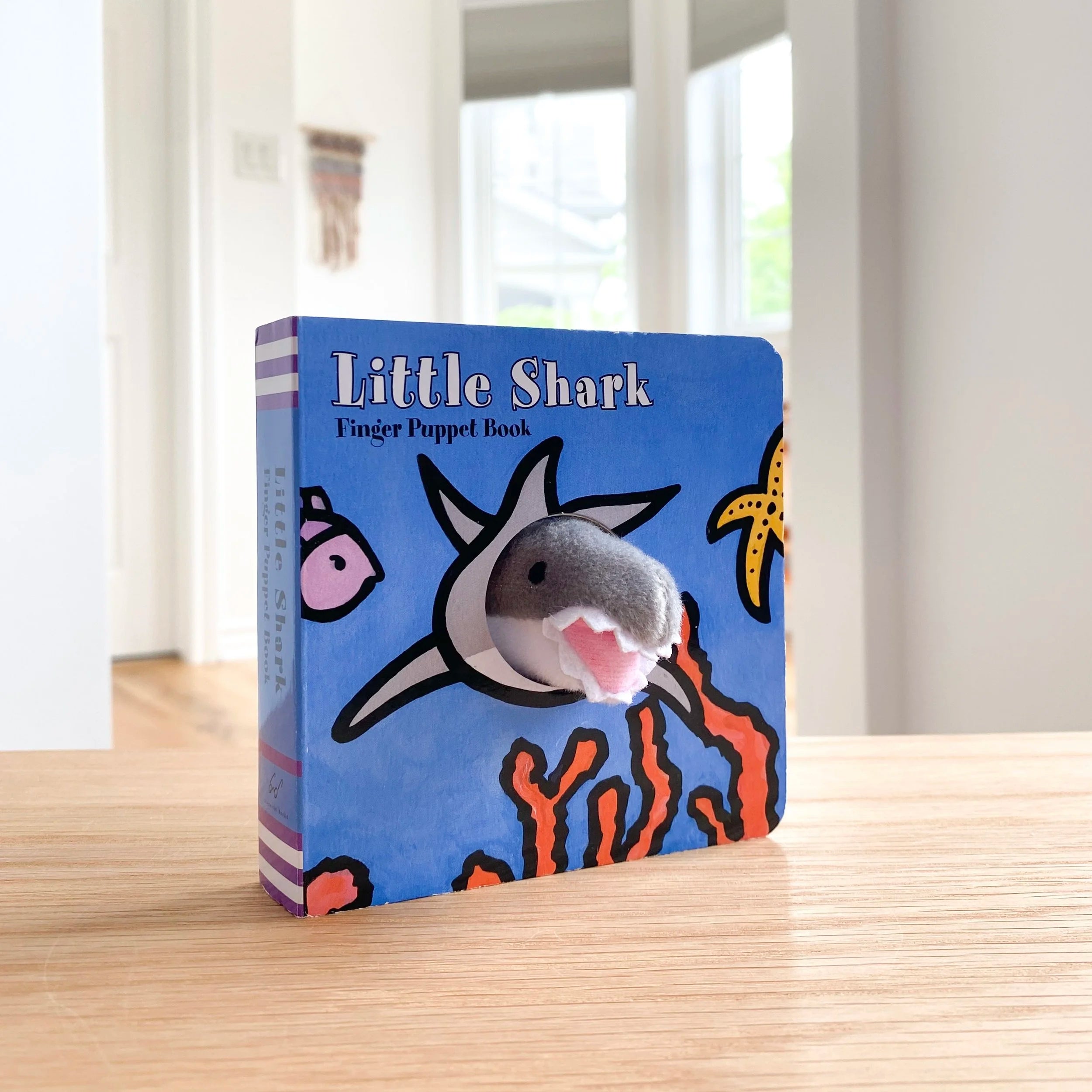 Livre de marionnettes à doigts Petit Requin