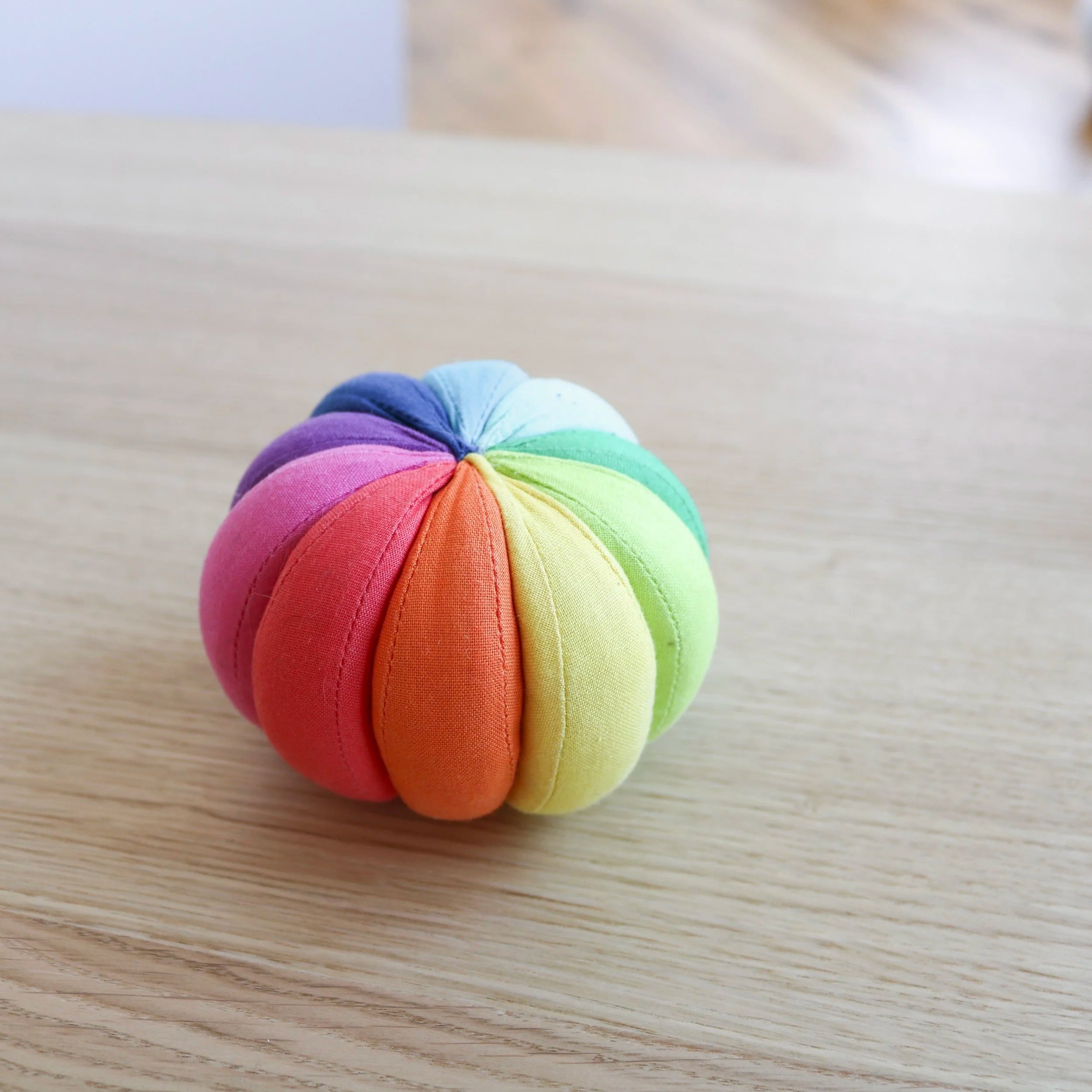 Balle Montessori arc-en-ciel