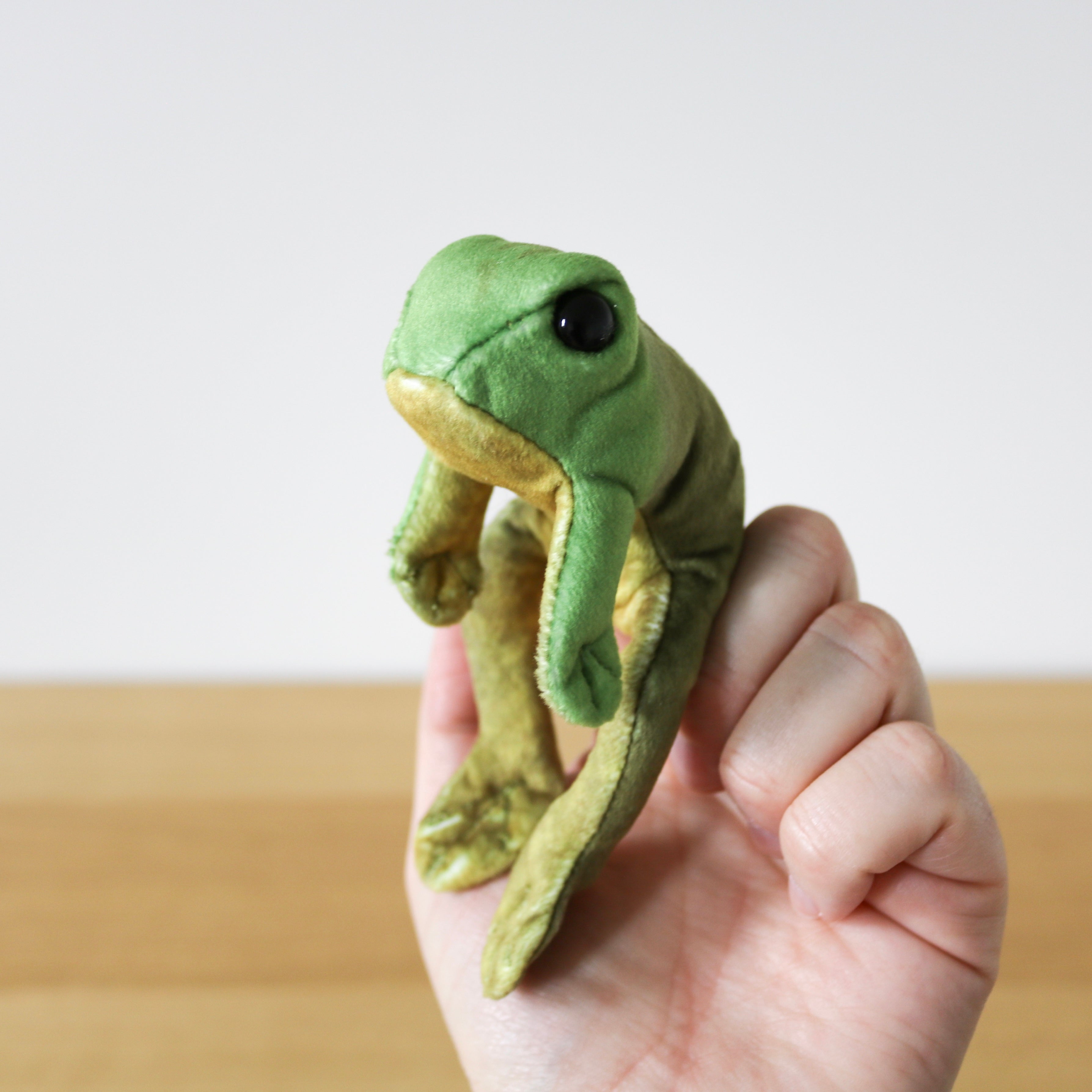Sitting Frog Finger Puppet
